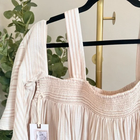 Jessica Simpson maternity. NWT. Off shoulder bell sleeve blouse. - Picture 3 of 11